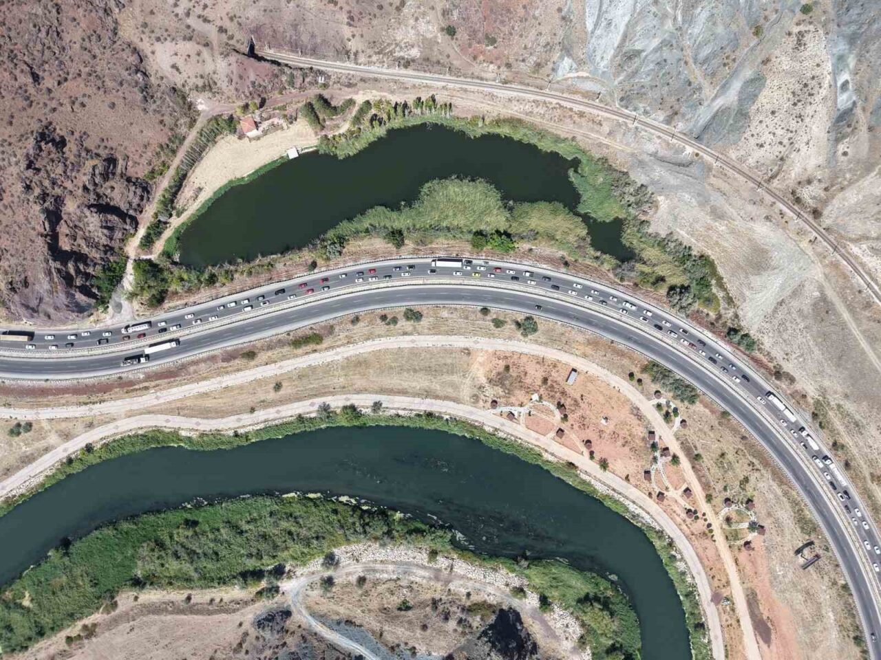 43 ilin geçiş güzergahı Kırıkkale’de, yol yapım çalışmaları nedeniyle trafik