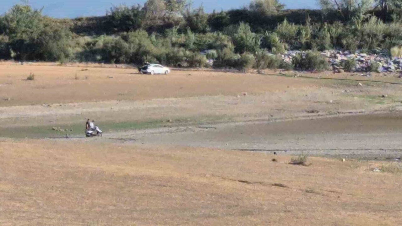 Bursa’nın Mudanya ilçesinde 43 yıldır tarım arazilerini sulayan Ülküköy Göleti,