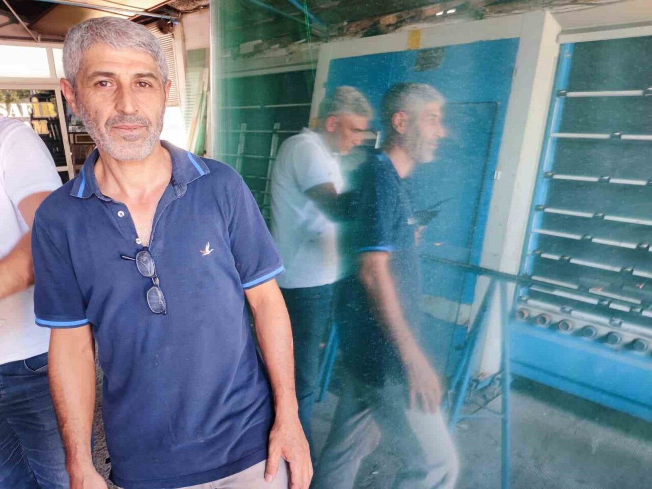 Adana’da bir kişi 5 bin liralık cam alıp ödemesini yapmadan