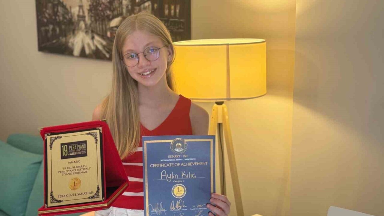 Kocaeli’nin Çayırova ilçesinde yaşayan 12 yaşındaki Aylin Kılıç, 5 yaşında