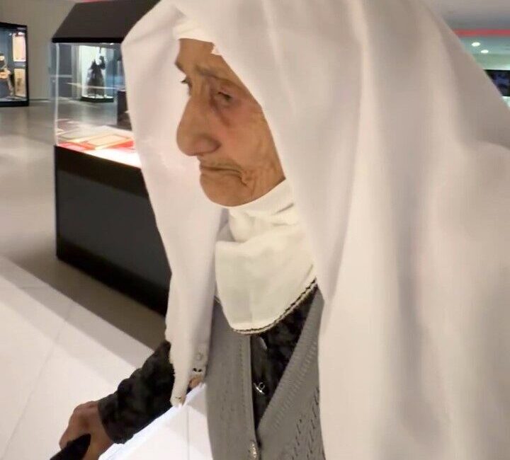 Erzurum’da yaşayan 92 yaşındaki Şefika Taş’ın, “İnstagramımda yok, Tiktokum da.