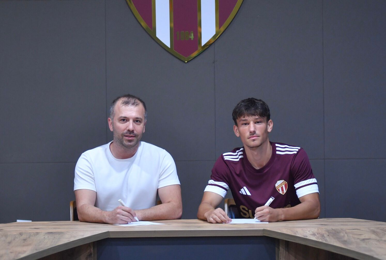 Sultan Su İnegölspor altyapısından A takıma yükselen sol bek mevki