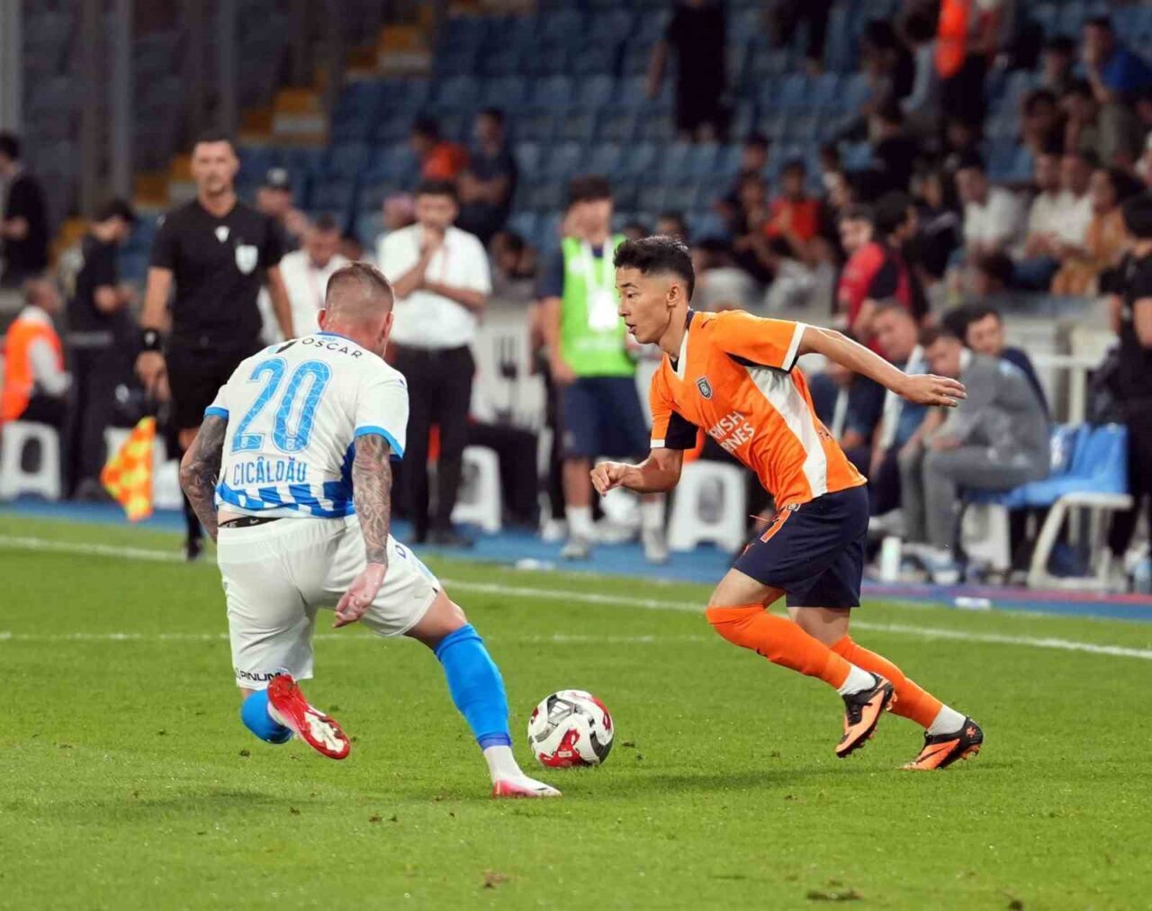 Başakşehir, CSKA Moskova’dan kadrosuna kattığı Özbek futbolcu Abbosbek Fayzullaev, Universitatea