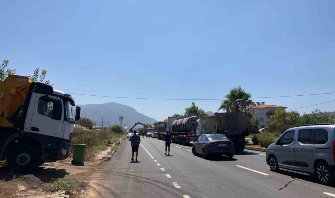 Antalya’nın Gazipaşa ilçesinde açık damperiyle seyreden kamyon, Elektronik Denetleme Sistemi