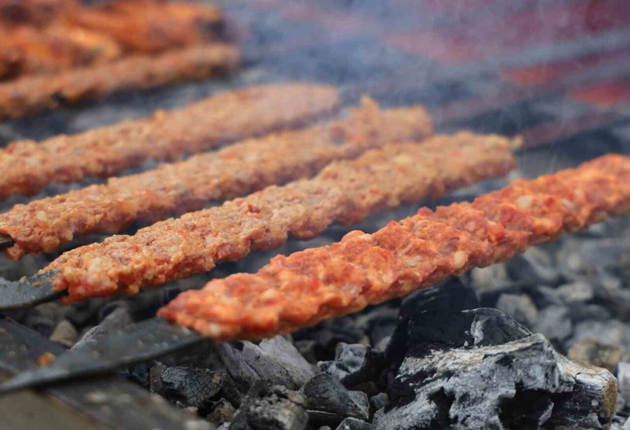 Adana Kasaplar Odası Başkanı Saruhan Yağmur, “Eğer kebapta kıyma dağılmıyorsa,