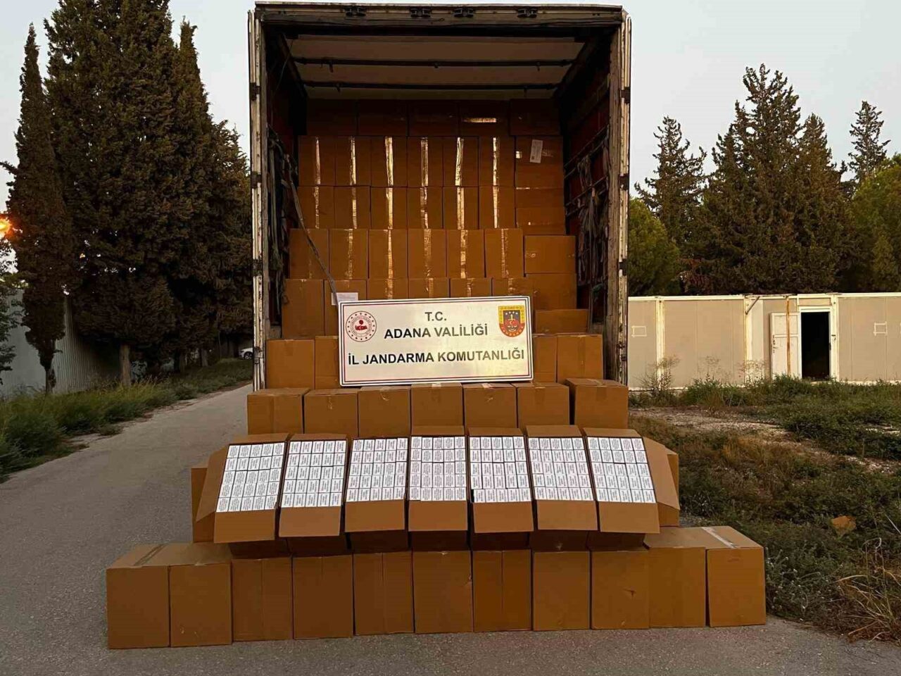 Adana’da jandarma ekipleri 6 milyon 500 bin adet gümrük kaçağı