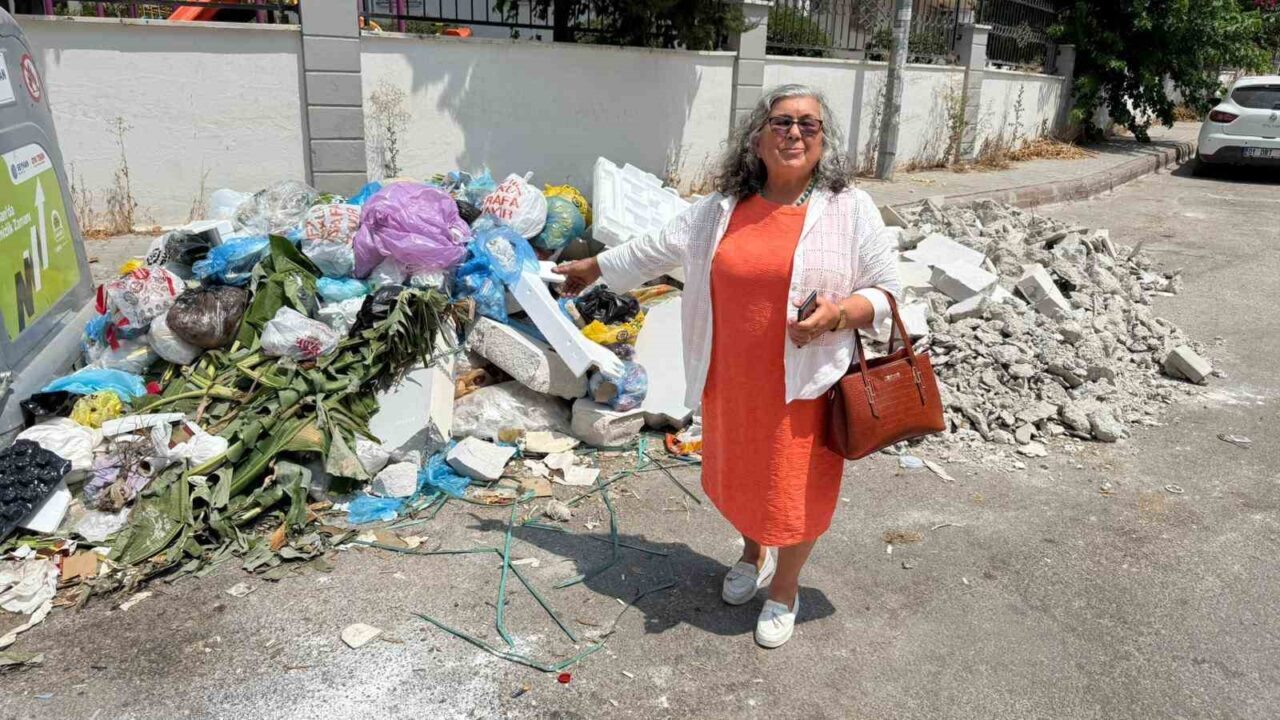 Adana’nın Seyhan ilçesinde birçok noktada alınmayan çöp ve molozlar nedeniyle