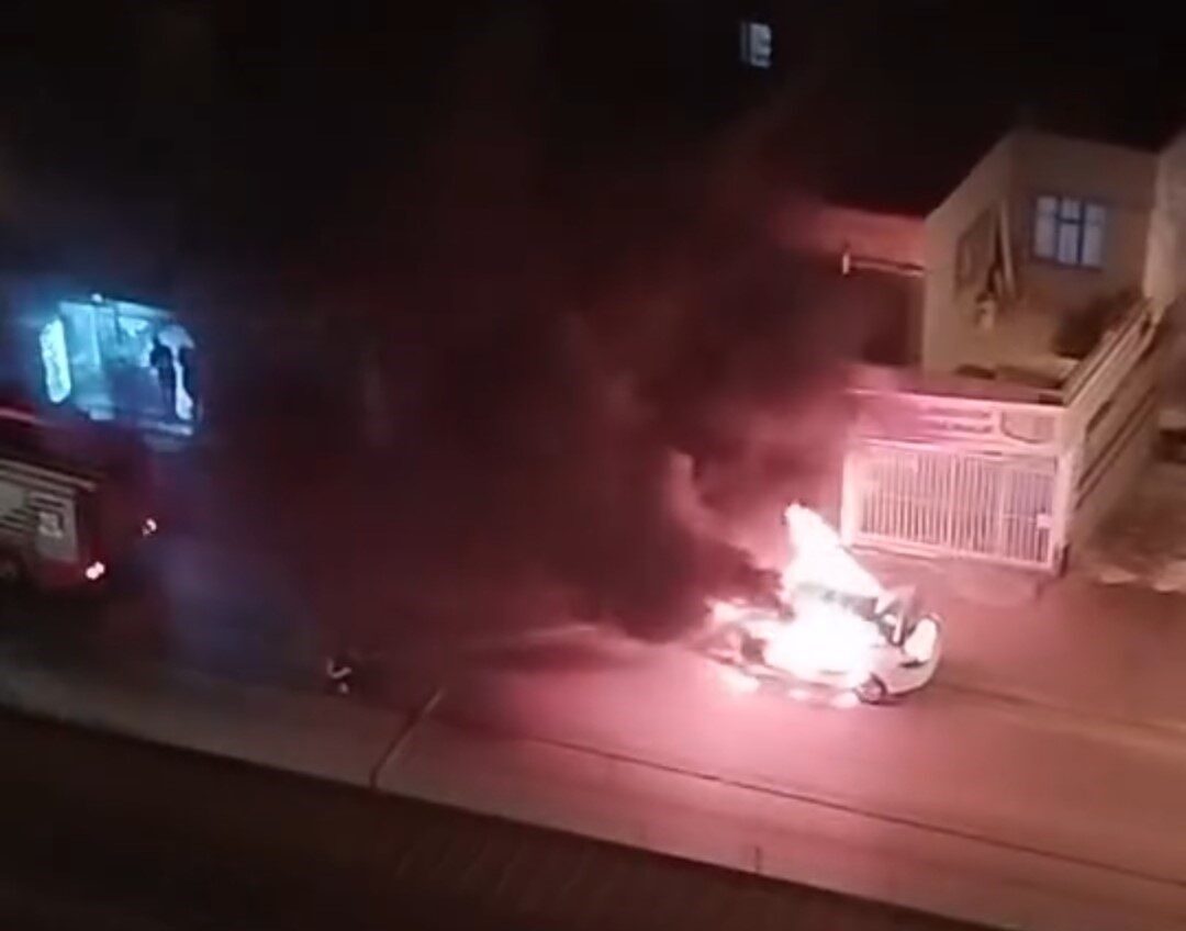 Adana’da seyir helindeki otomobil alev alev yandı. Olay, merkez Seyhan