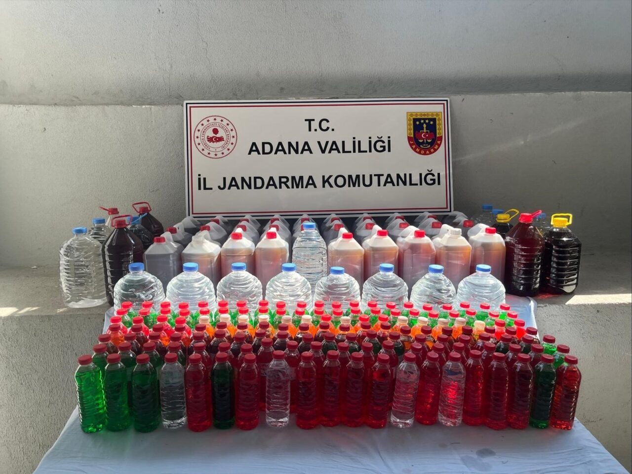 Adana’da jandarma ekiplerinin 3 ilçede gerçekleştirdiği operasyonda 500 litre kaçak