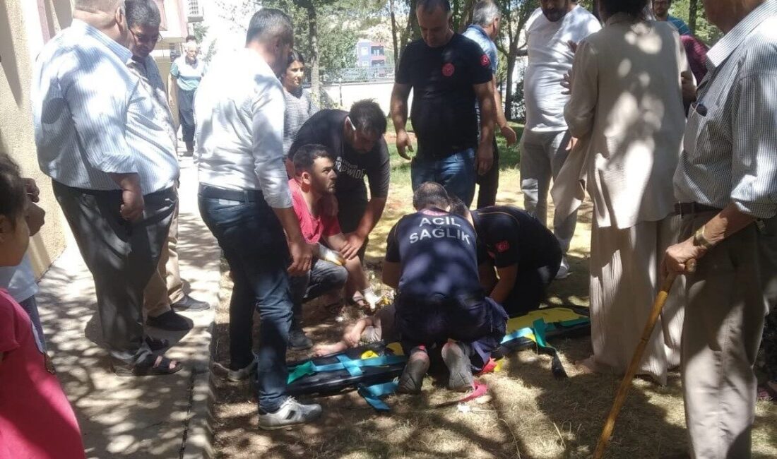 Adıyaman’ın Besni ilçesinde 4’üncü kattan düşen çocuk hayatını kaybetti. Edinilen