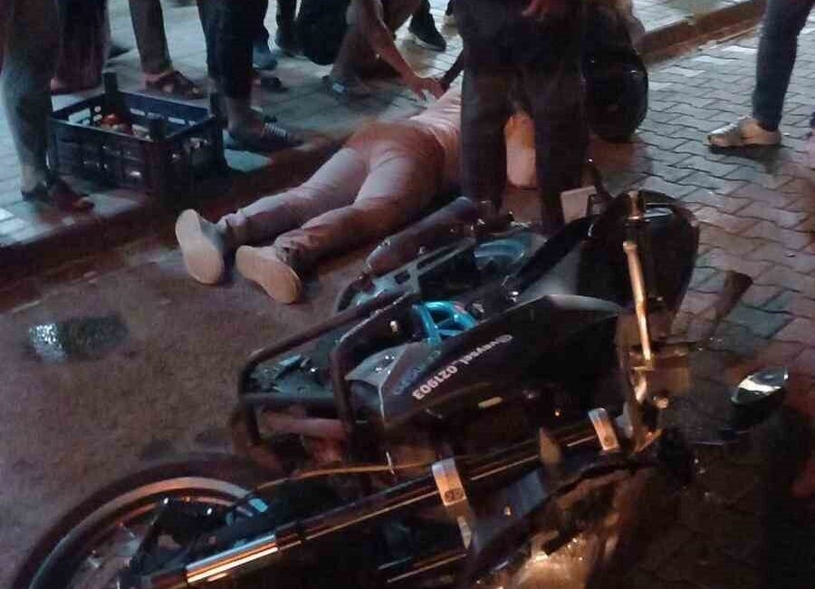 Adıyaman’ın Kahta ilçesinde motosikletin yayaya çarpması sonucu 3 kişi yaralandı.