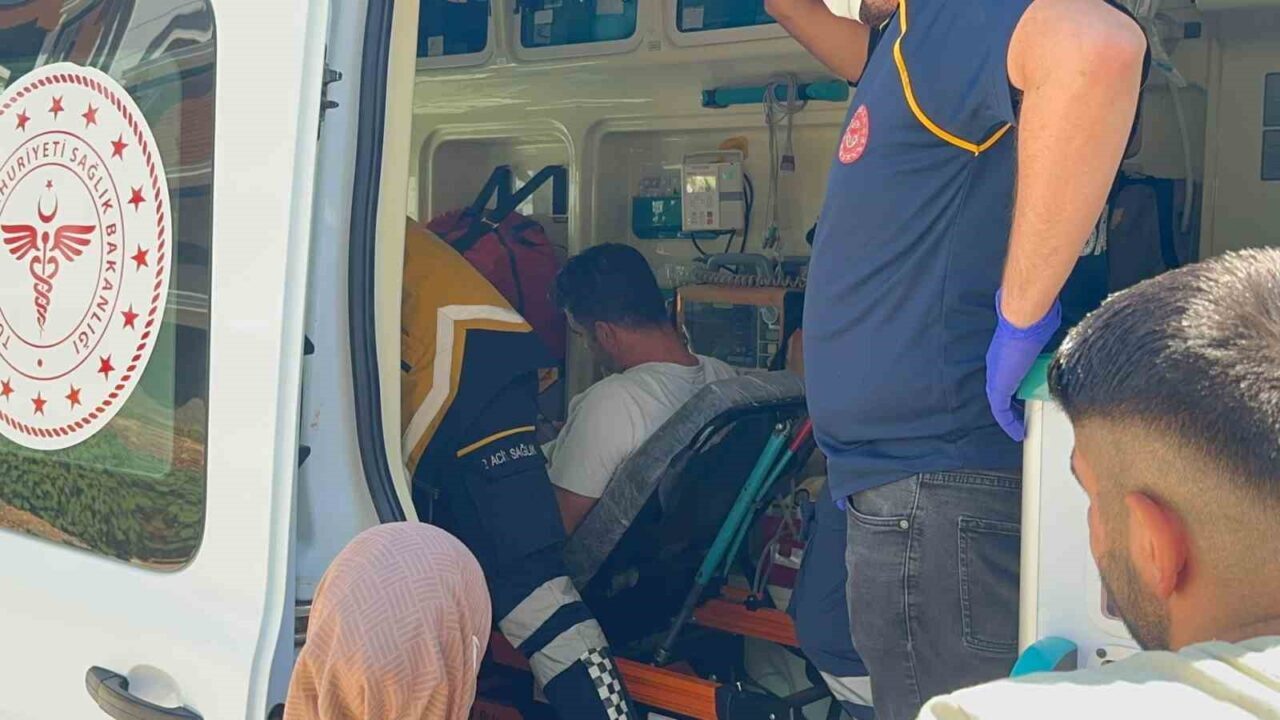 Adıyaman’da otomobil ile kamyonetin çarpışması sonucu meydana gelen kazada 2