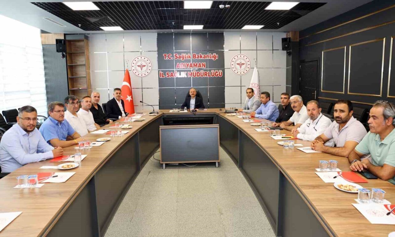 Adıyaman İl Sağlık Müdürlüğü’nde gerçekleştirilen toplantıda, il genelinde tamamlanan, devam