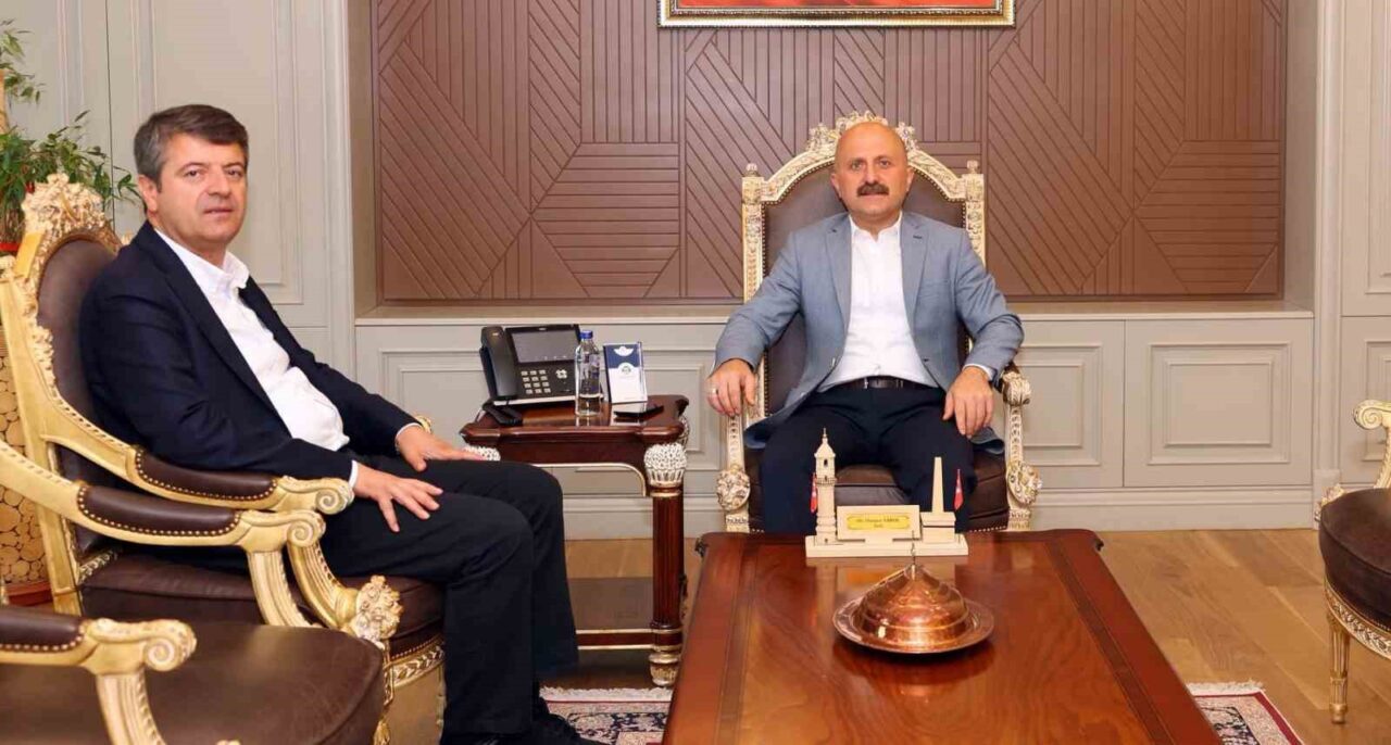 Adıyaman Valisi Osman Varol, Adıyaman Belediye Başkanı Abdurrahman Tutdere’yi valilik