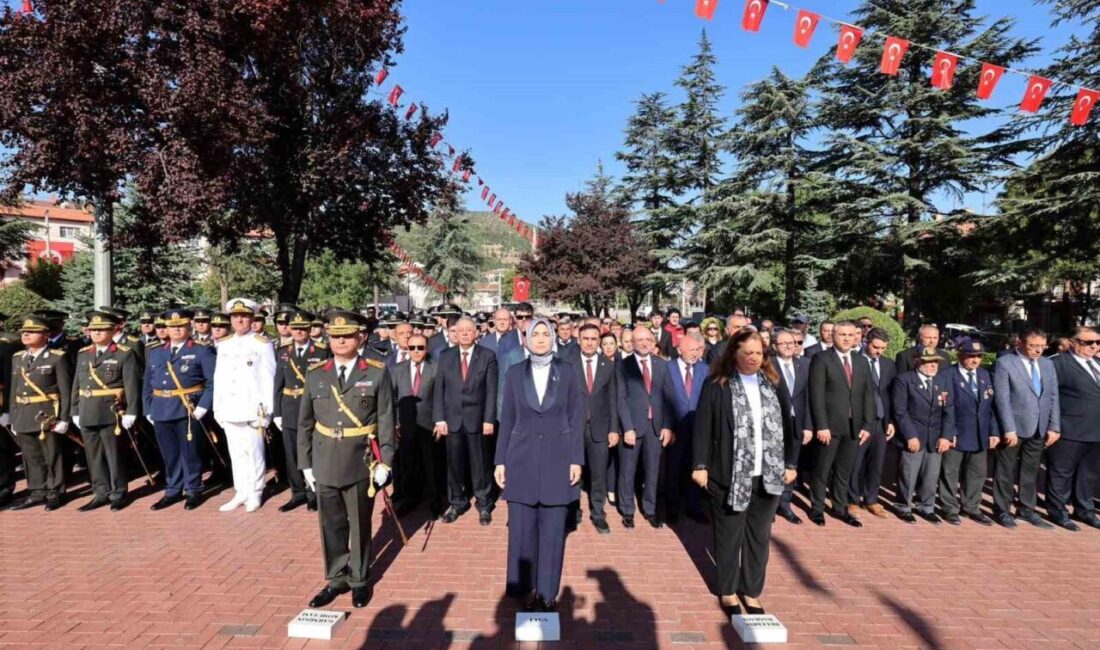 30 Ağustos Zafer Bayramı kutlamaları Afyonkarahisar’da protokolün çelenk sunumuyla başladı.