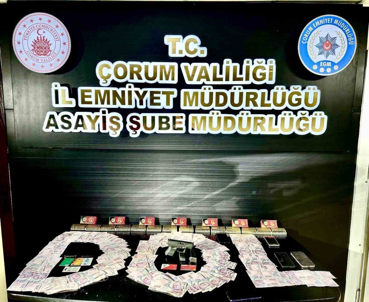 Çorum’da vatandaşları “Adınız FETÖ’ye karıştı” yalanıyla dolandırarak yaklaşık 15 milyon