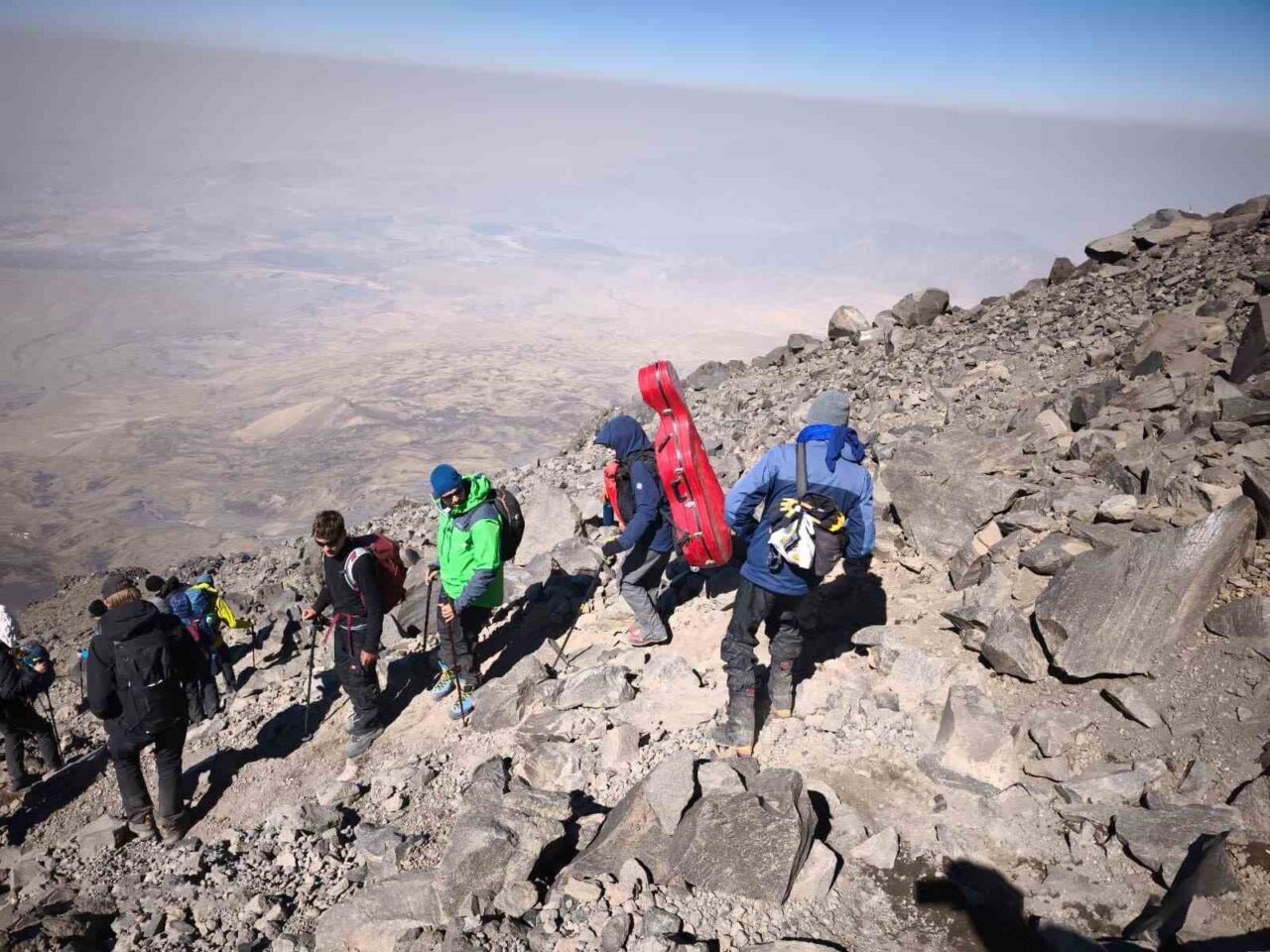 Ağrı Dağı’nda son günlerde etkili olan aşırı sıcaklar, zirveden kopan