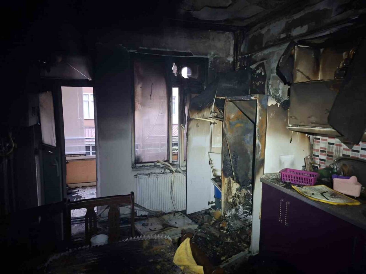 Ağrı’da bir binada meydana gelen patlama mahallede paniğe yol açtı.