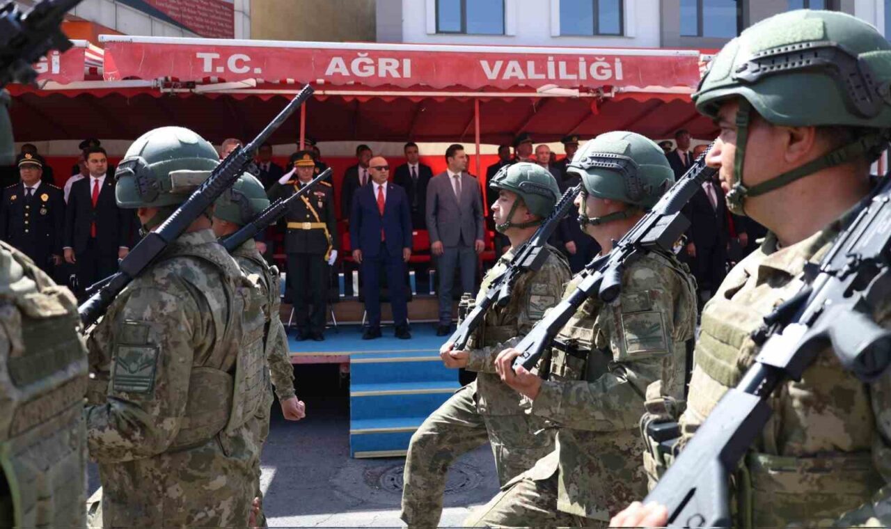 Ağrı’da 30 Ağustos Zafer Bayramı’nın 103’üncü yılı düzenlenen törenle kutlandı.