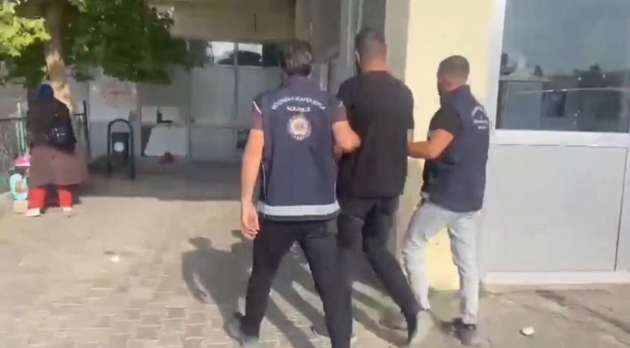 Ağrı’da farklı suçlardan haklarında kesinleşmiş hapis cezası bulunan 2 hükümlü,