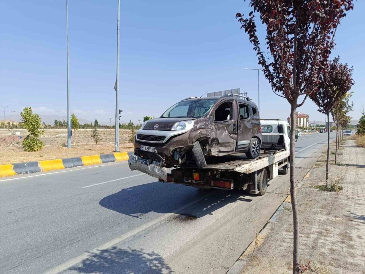 Ağrı’nın Patnos ilçesinde kırmızı ışık ihlali nedeniyle meydana gelen trafik