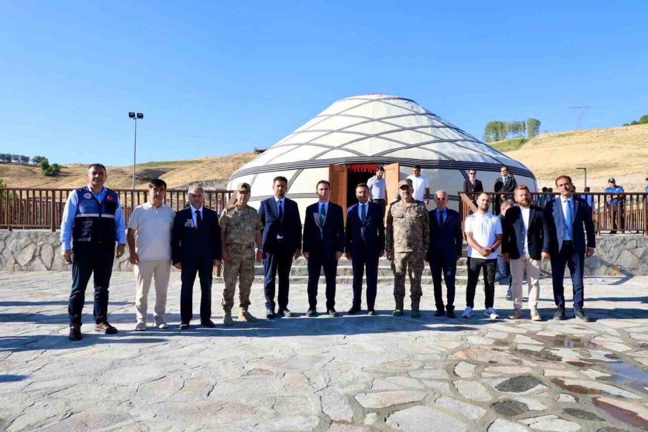 Bitlis’in Ahlat ilçesinde Malazgirt Zaferi’nin 954. yıl dönümü anma etkinlikleri