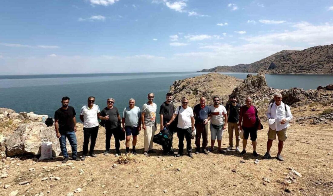 Bitlis’in Ahlat ilçesinde faaliyet gösteren Ahlat Dağcılık ve Doğa Sevenler