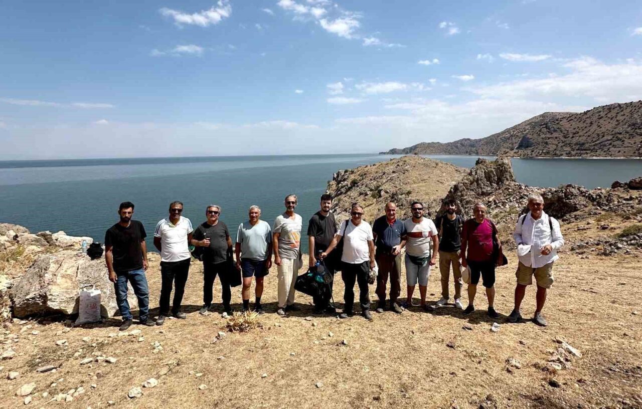 Bitlis’in Ahlat ilçesinde faaliyet gösteren Ahlat Dağcılık ve Doğa Sevenler