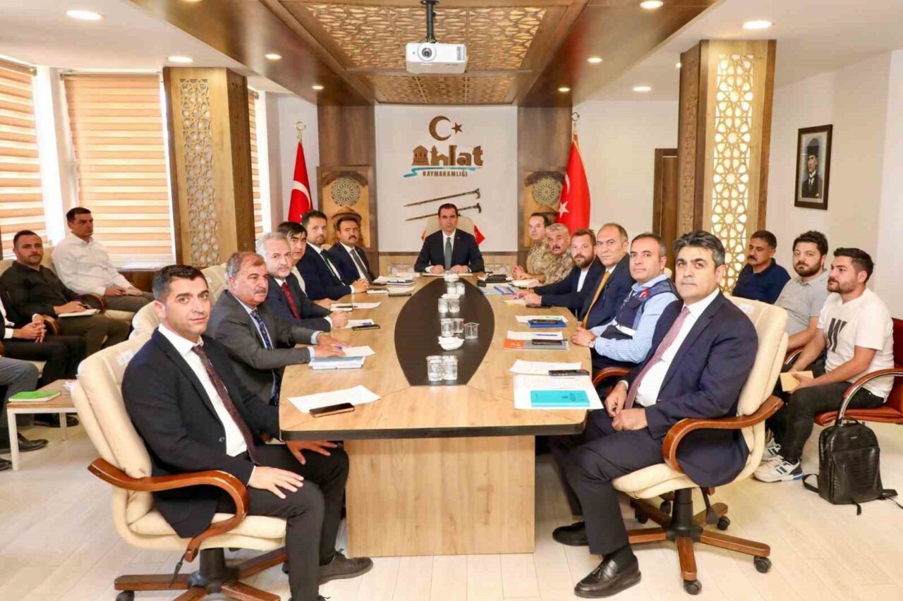 Bitlis Valisi Ahmet Karakaya başkanlığında 1071 Malazgirt Zaferi’nin yıl dönümü