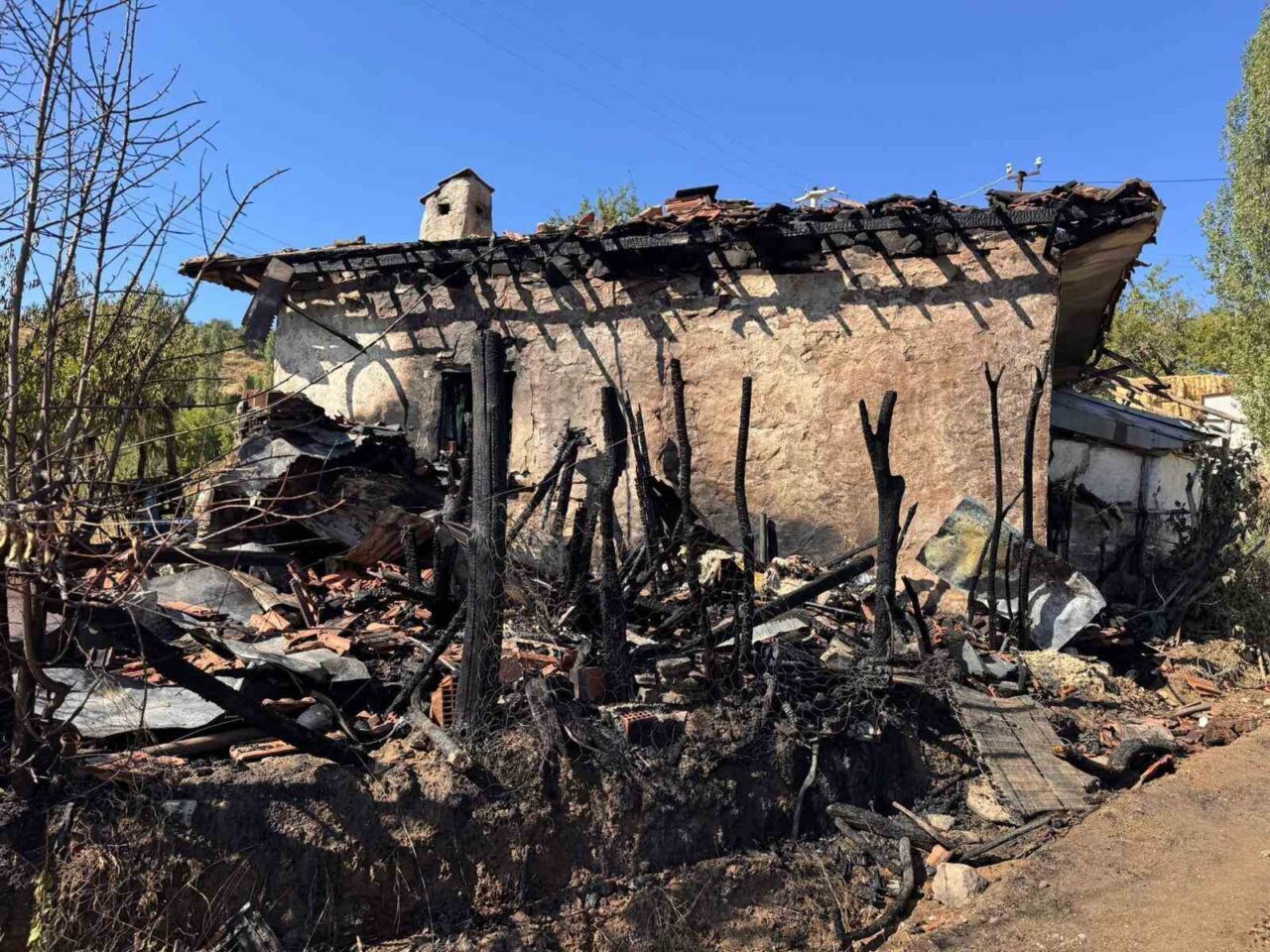 DENİZLİ (İHA) – Denizli’nin Buldan ilçesinde tek katlı ahşap evde