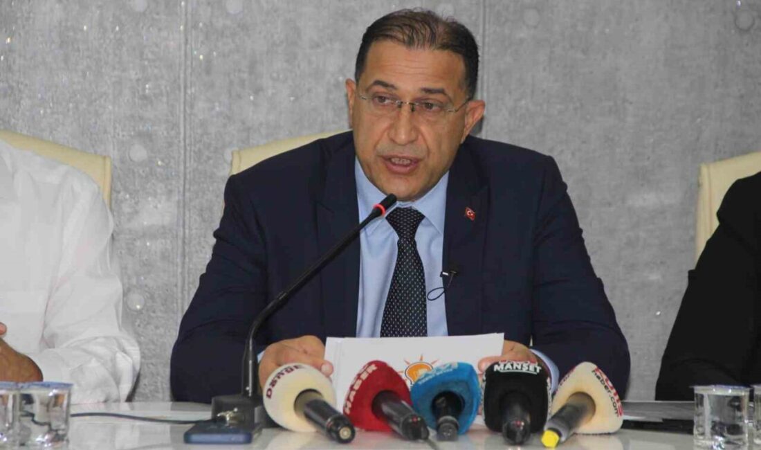 AK Parti Manisa İl Başkanı Süleyman Turgut düzenlediği basın toplantısında