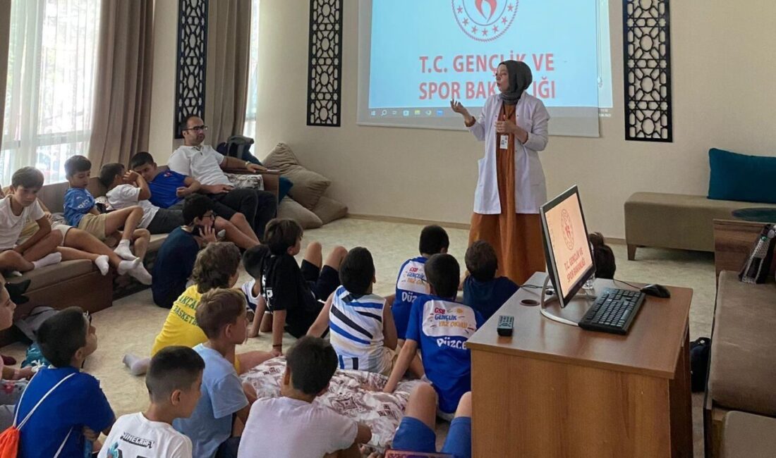 Akçakoca İlçe Sağlık Müdürlüğü tarafından, Gençlik Merkezi’nde açılan kurslara katılan