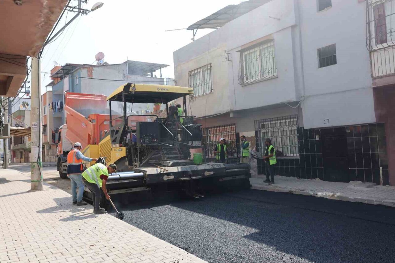 Mersin’in Akdeniz Belediyesi, Siteler Mahallesi’nde 6 sokakta yaklaşık bin 300