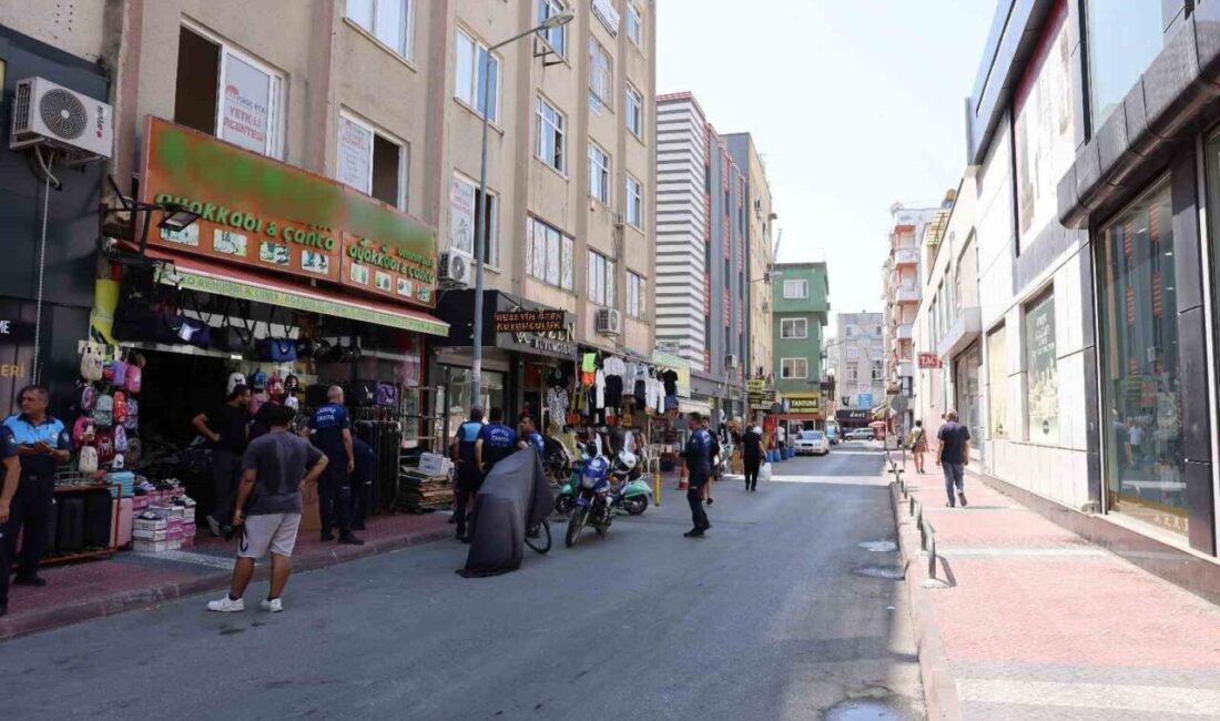 Mersin’in merkez ilçe Akdeniz Belediyesi Zabıta Müdürlüğü ekipleri, kent merkezinde