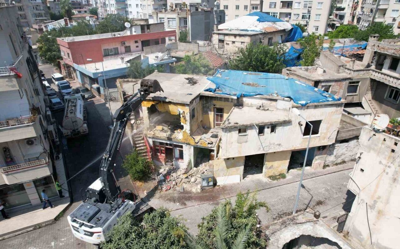 Mersin’in merkez ilçe Akdeniz Belediyesi, vatandaşların can ve mal güvenliğini