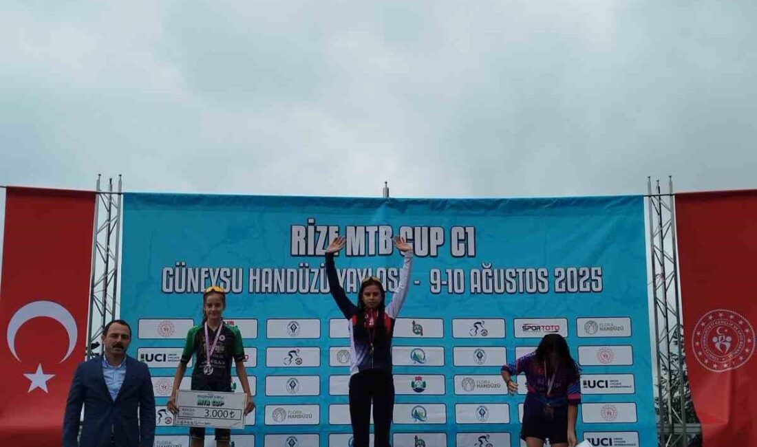 Akhisar İlçe Spor Kulübünün bisikletçileri Rize’de düzenlenen şampiyonada madalyalarla döndü.