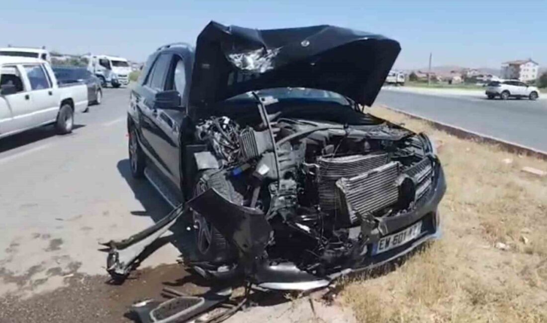 Aksaray’da 3 aracın çarpıştığı trafik kazasında 2’si çocuk 5 kişi