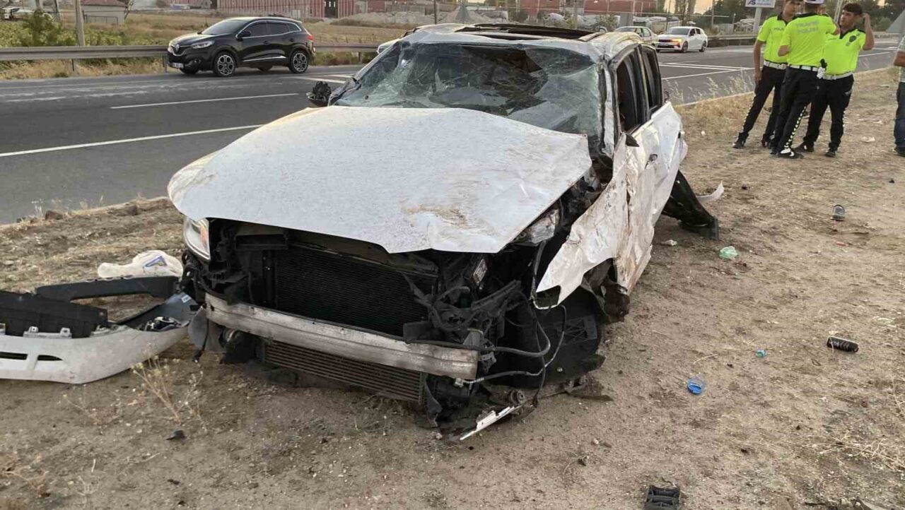 Aksaray’da kontrolden çıkan otomobilin takla atarak yaklaşık 60 metre sürüklendiği