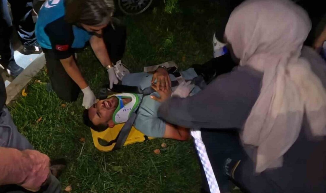 Aksaray’da sürücüsünün direksiyon hakimiyetini kaybetmesi ile refüje çıkan otomobildeki 1