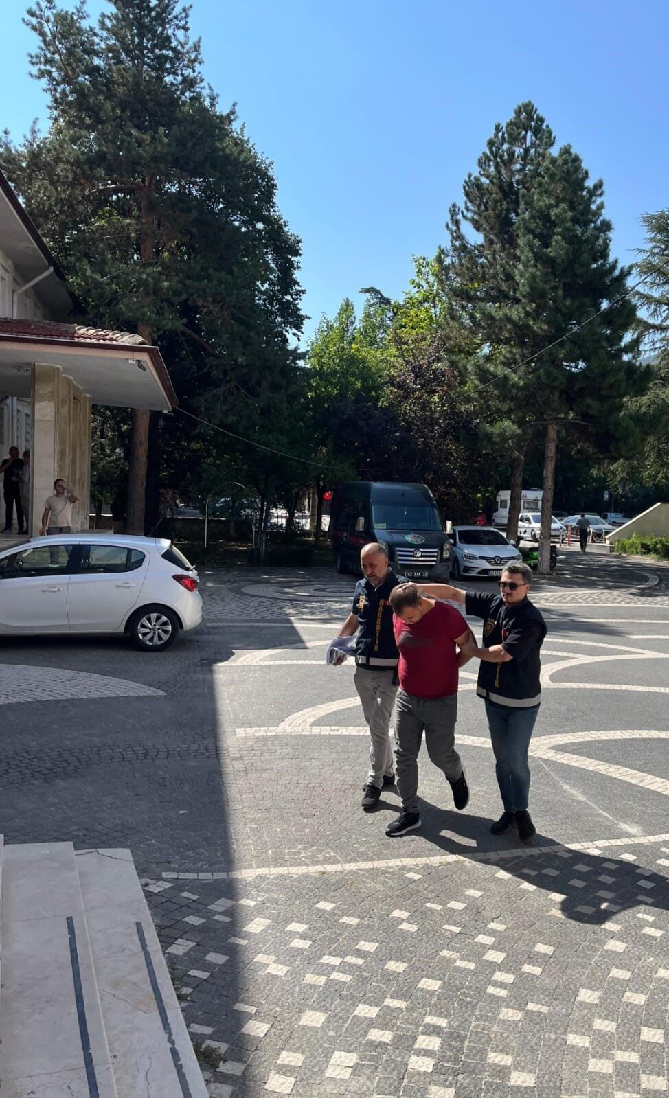 Konya’nın Akşehir ilçesinde düzenlenen uyuşturucu operasyonunda 2 şüpheli gözaltına alındı,