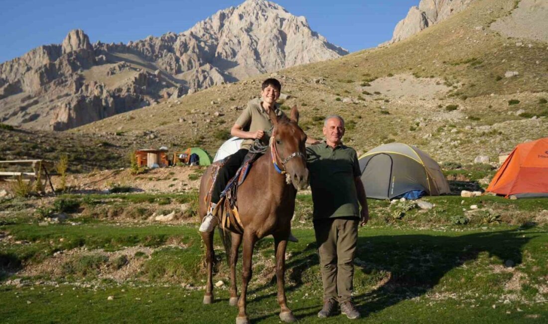 NİĞDE (İHA) – Aladağlar’ın sakinleri atlarıyla dağcılara yol göstererek Anadolu’nun
