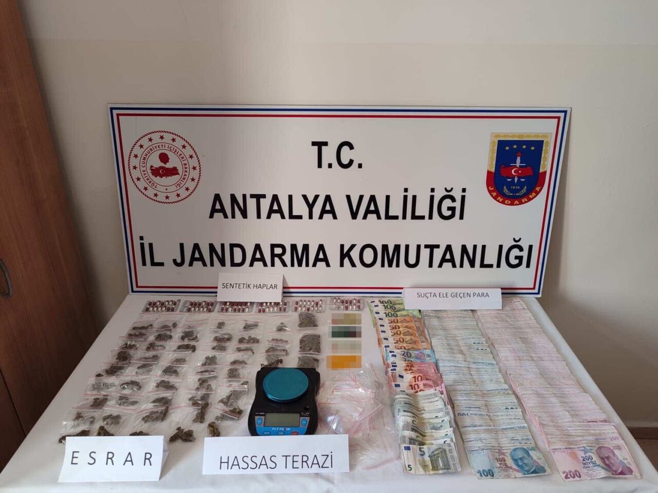 Antalya İl Jandarma Komutanlığı ekiplerinin Alanya ve Manavgat’ta düzenlediği eş