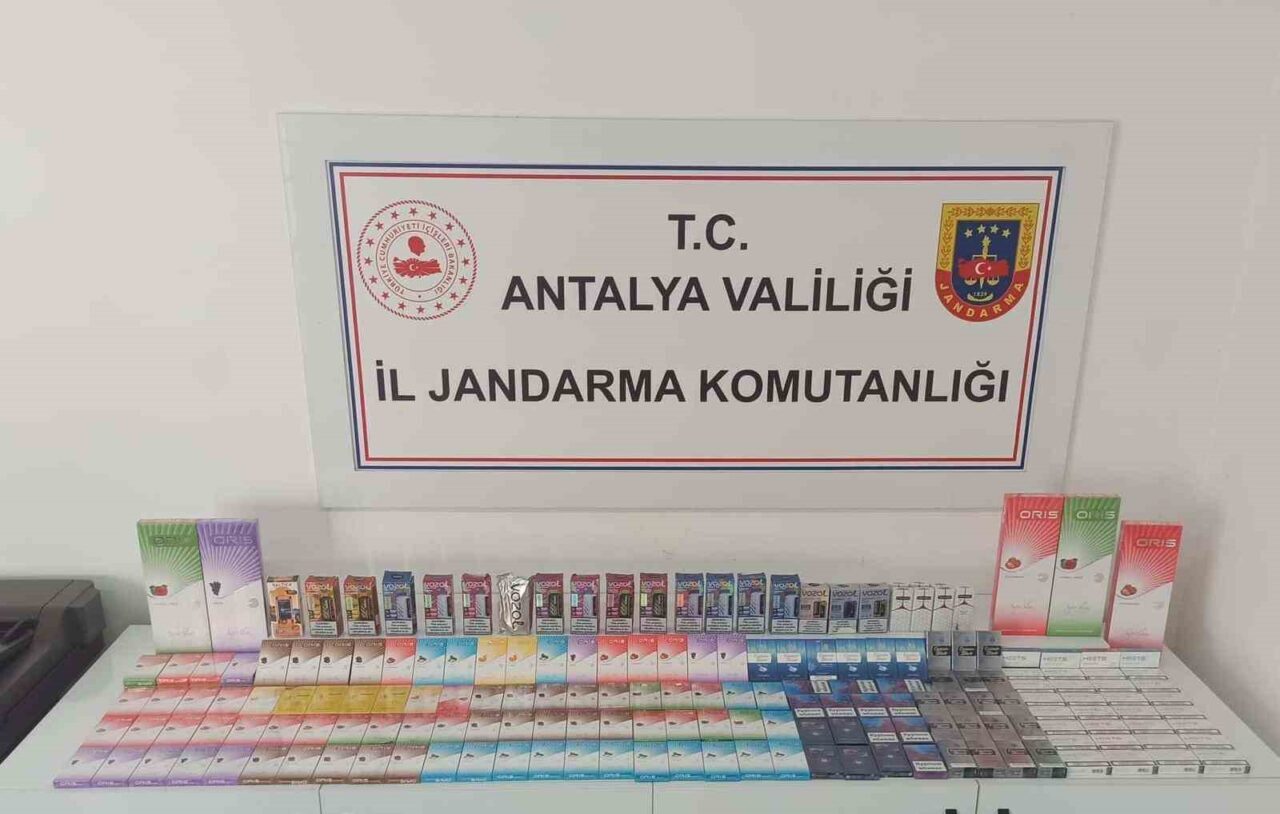 Antalya’nın Alanya ilçesinde jandarma ekipleri tarafından bir markete düzenlenen operasyonda