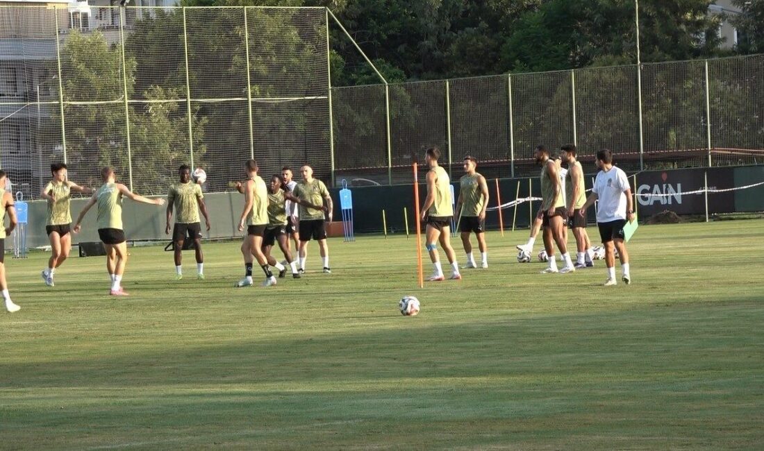 Corendon Alanyaspor, cumartesi günü evinde oynayacağı Çaykur Rizespor maçı hazırlıklarına