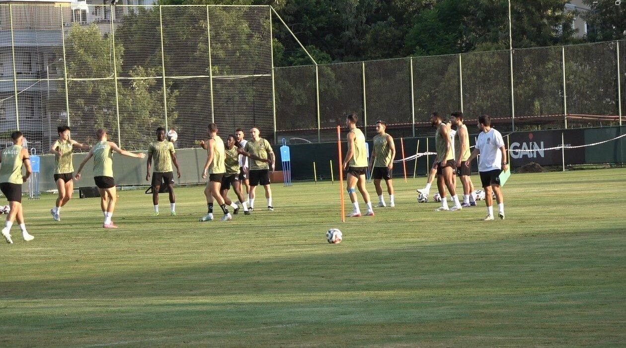 Corendon Alanyaspor, cumartesi günü evinde oynayacağı Çaykur Rizespor maçı hazırlıklarına