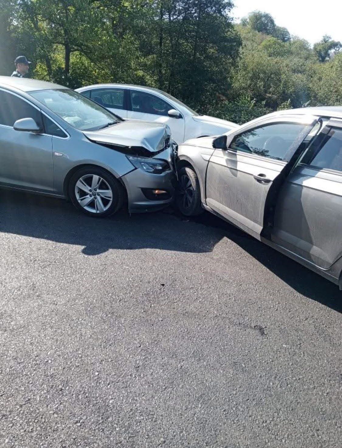 Zonguldak’ın Alaplı ilçesi Bektaşlı köyü mevkiinde iki otomobil kafa kafaya