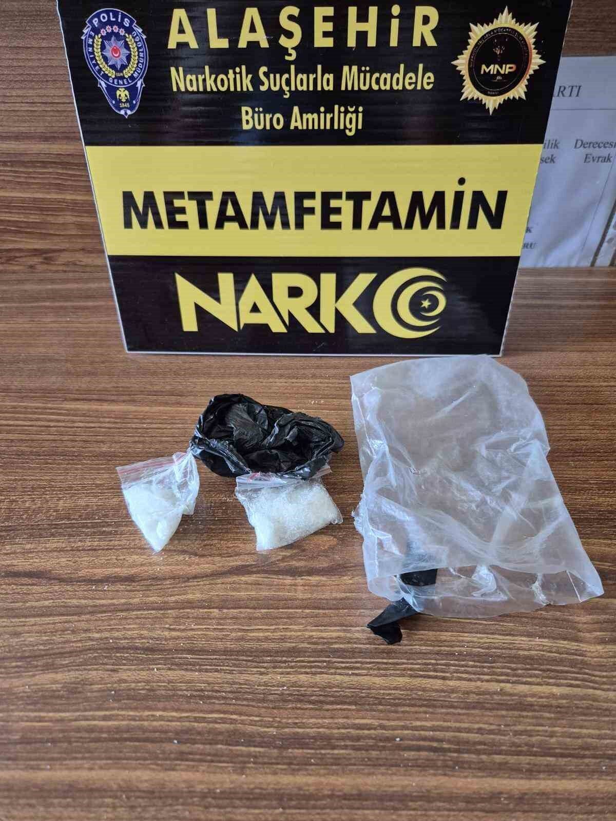 Manisa’nın Alaşehir ilçesinde Narkotik Suçlarla Mücadele Alaşehir Büro Amirliği ekipleri