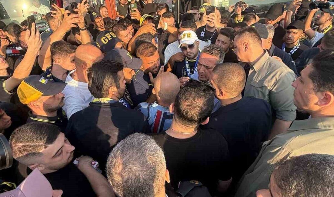 Fenerbahçe Başkanı Ali Koç ve yönetim kurulu üyeleri Göztepe maçı