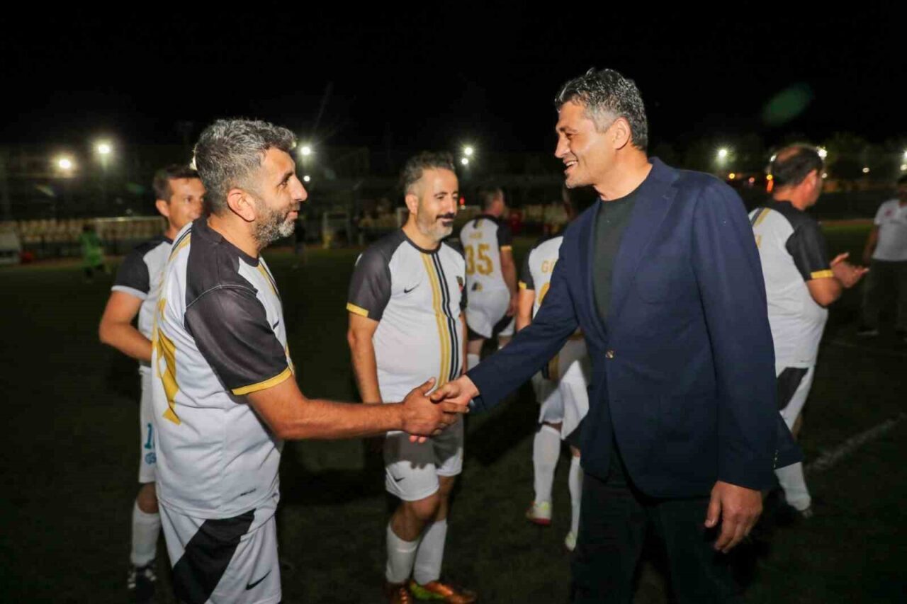 Haziran ayında vefat eden Aliağaspor’un eski futbolcularından Memduh Aydın anısına