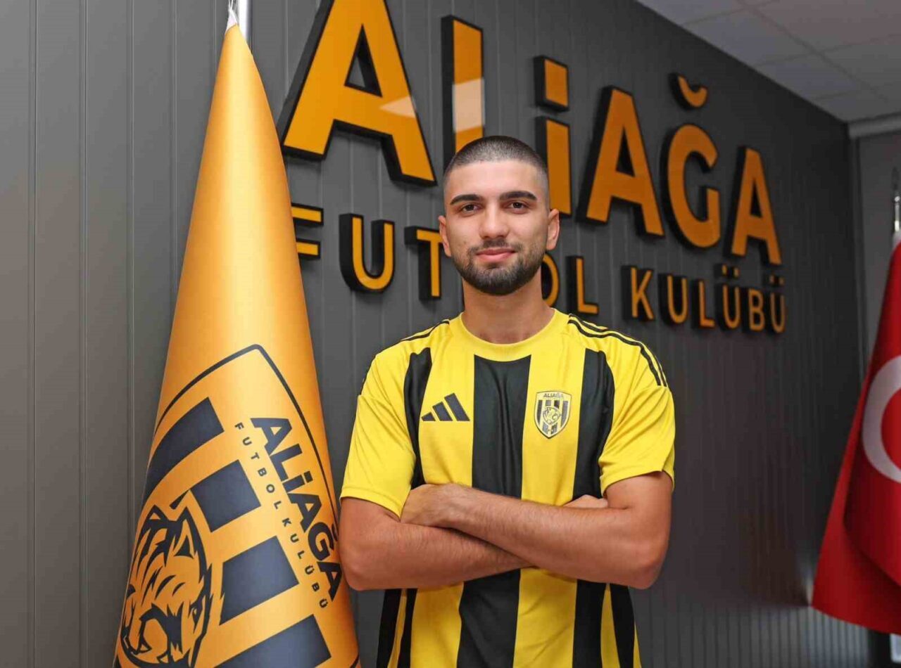 Aliağa FK, altyapıdan yetişen 2006 doğumlu orta saha oyuncusu Furkan